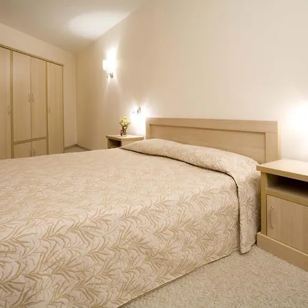 Effect Malina Aparthotel 3*